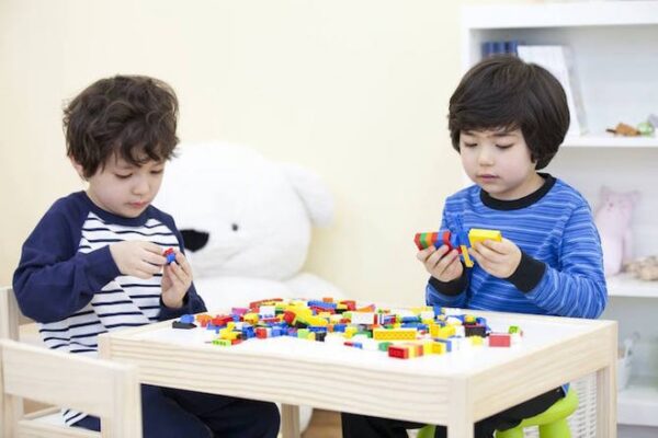Đứa trẻ nào cũng nên có một bộ đồ chơi lego vì những lợi ích tuyệt vời này - Ảnh 1.